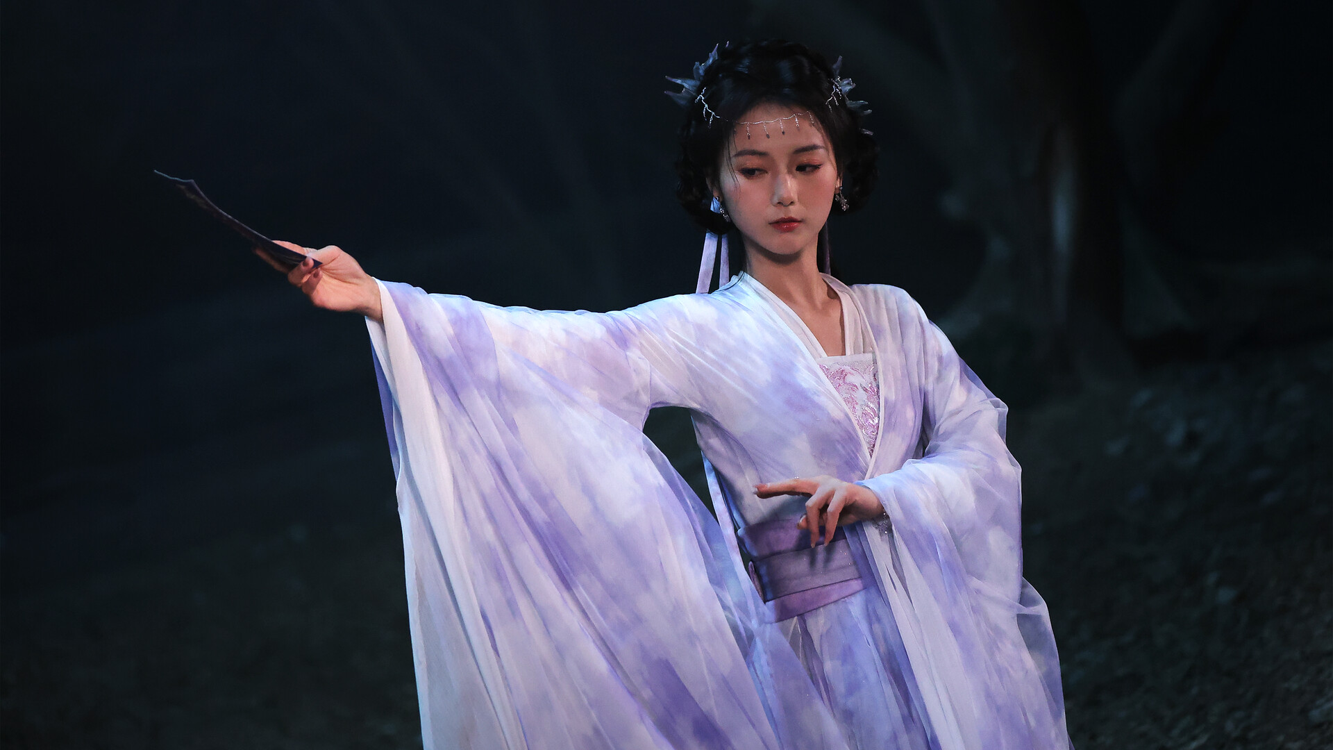 《美女，请别影响我成仙全球版》中文版